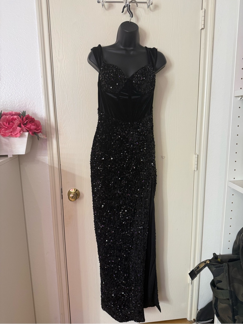 Elegant Black Sequin Velvet Evening Dress